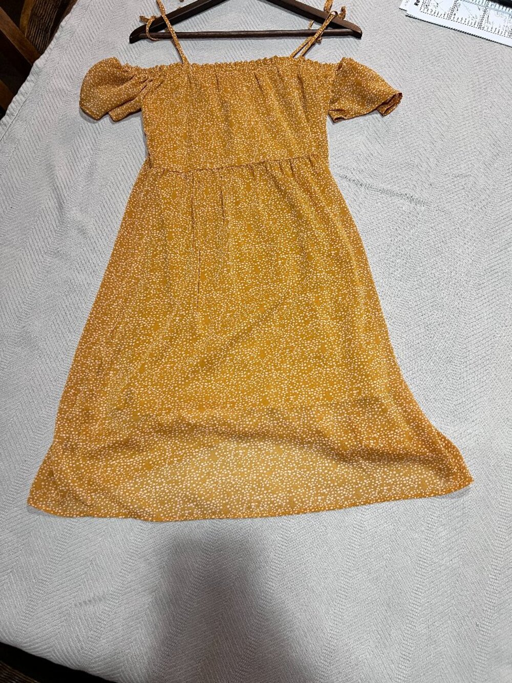 Xhilaration Womens Small Babydoll Dress Cold‎ Shoulder Lined Dot Gold White